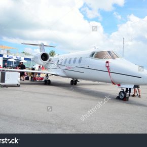 stock-photo-singapore-february-high-speed-and-fuel-efficient-bombardier-learjet-xr-executive-jet-95782483 stock-photo-singapore-february-high-speed-and-fuel-efficient-bombardier-learjet-xr-executive-jet-95782483